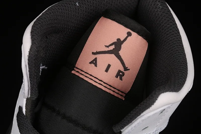 All categories Air Jordan Jordan series basketball shoes Air Jordan 1 Mid Air Jordan 1 Mid AJ1 Joe 1 white and black cherry blossom powder Zhongbang basketball shoes 554725-180